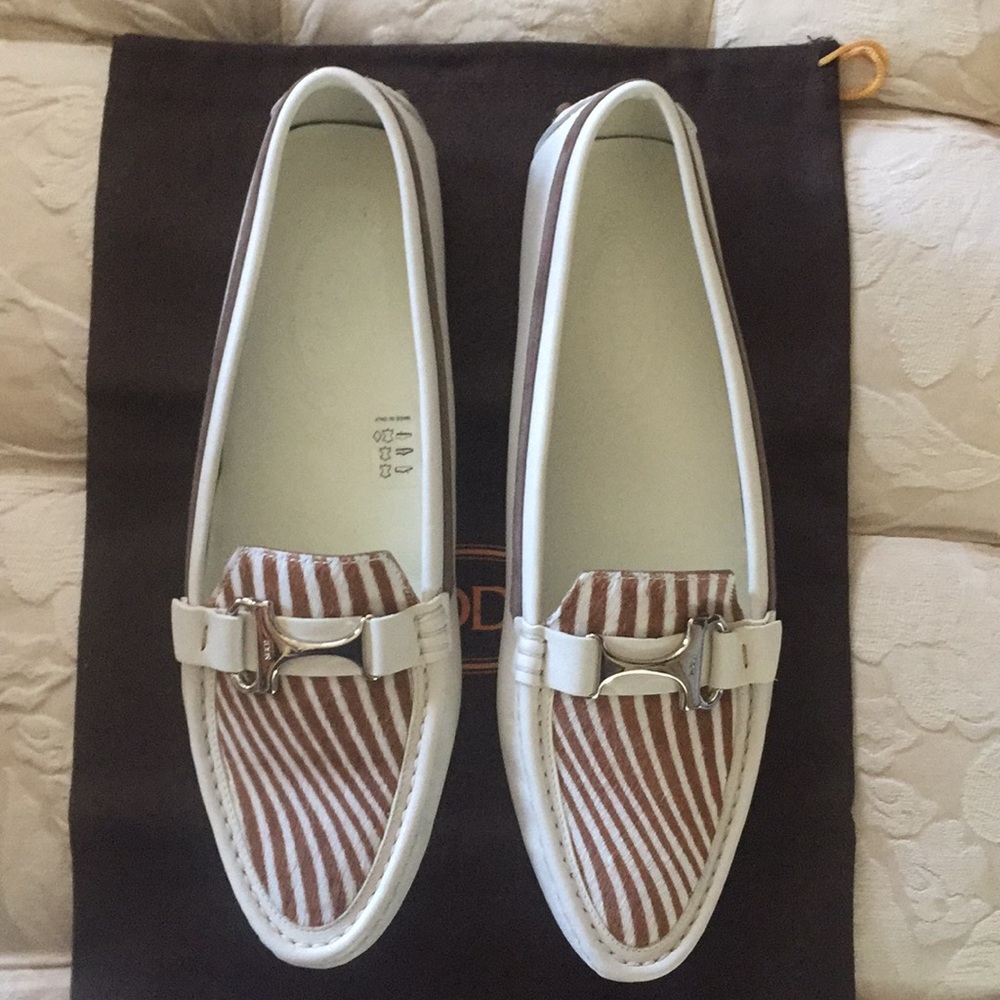 Tods 10 Gommino driving shoe ivory with pony hair